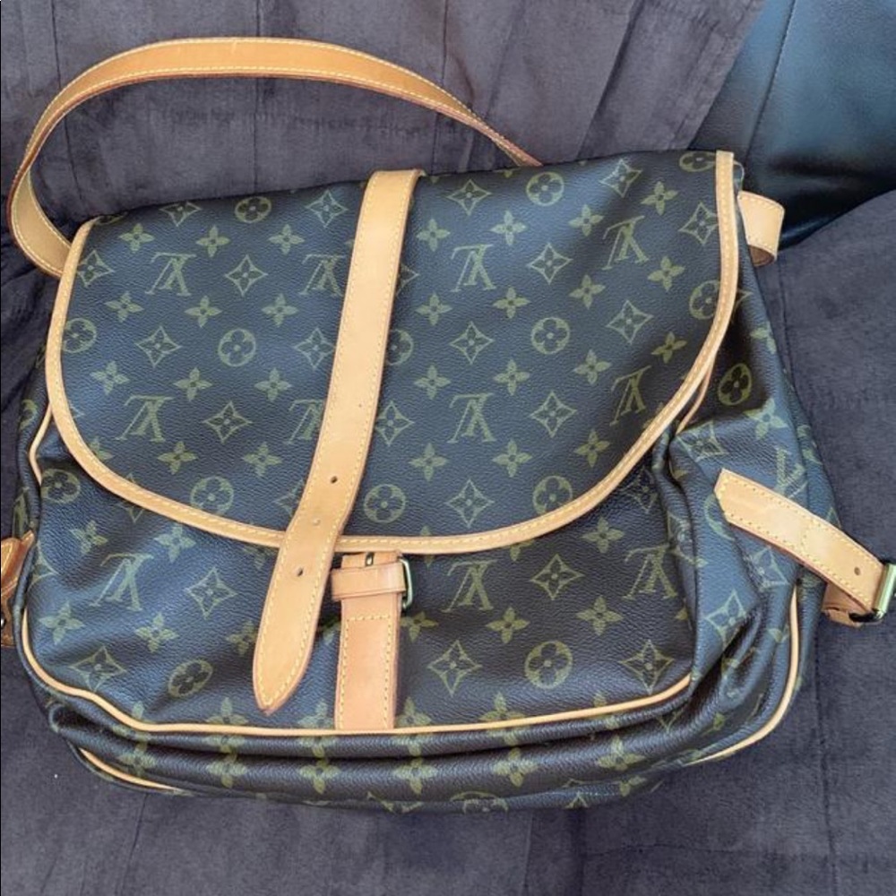 Louis Vuitton Saumur 35